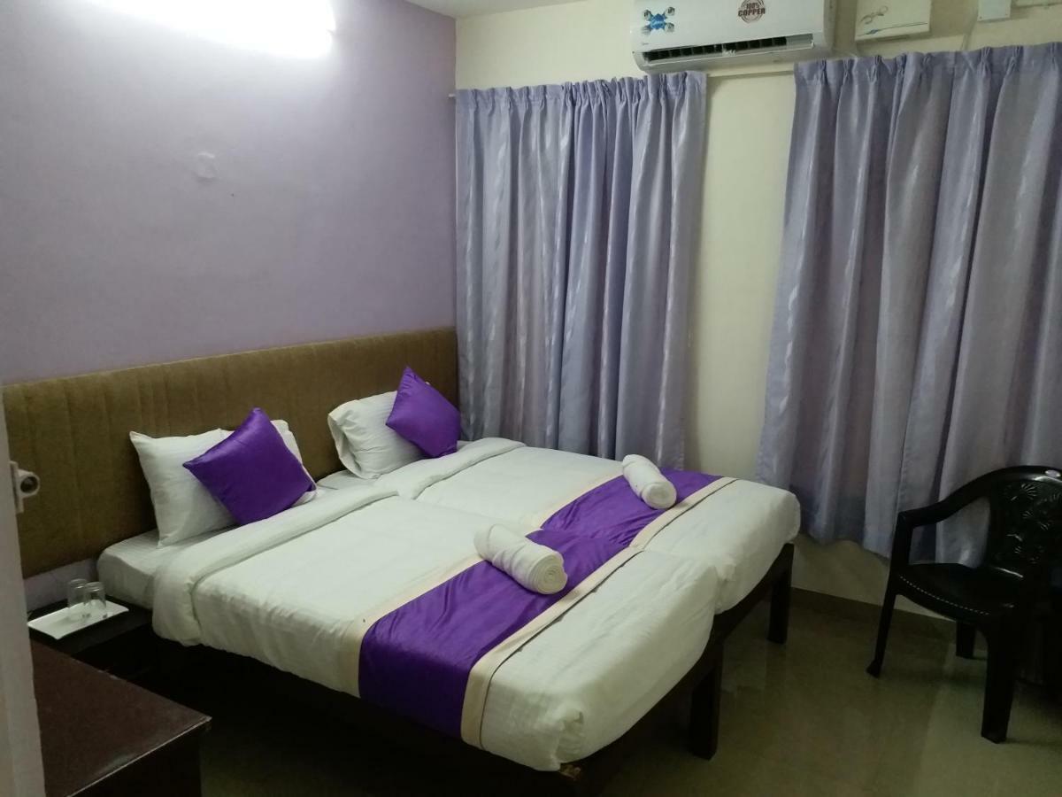 Hotel V Bee Plaza Thiruvananthapuram Exteriér fotografie
