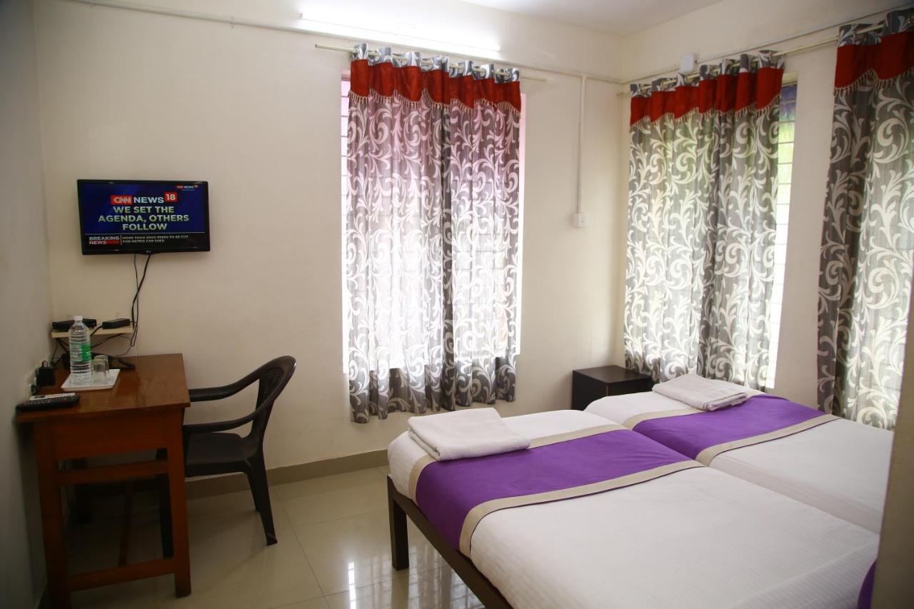 Hotel V Bee Plaza Thiruvananthapuram Exteriér fotografie