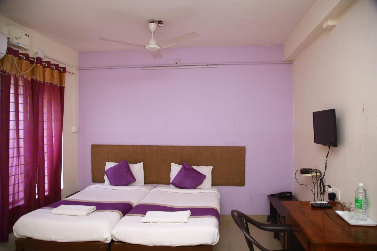 Hotel V Bee Plaza Thiruvananthapuram Exteriér fotografie