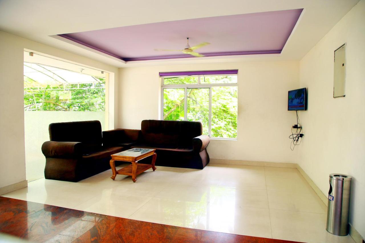 Hotel V Bee Plaza Thiruvananthapuram Exteriér fotografie