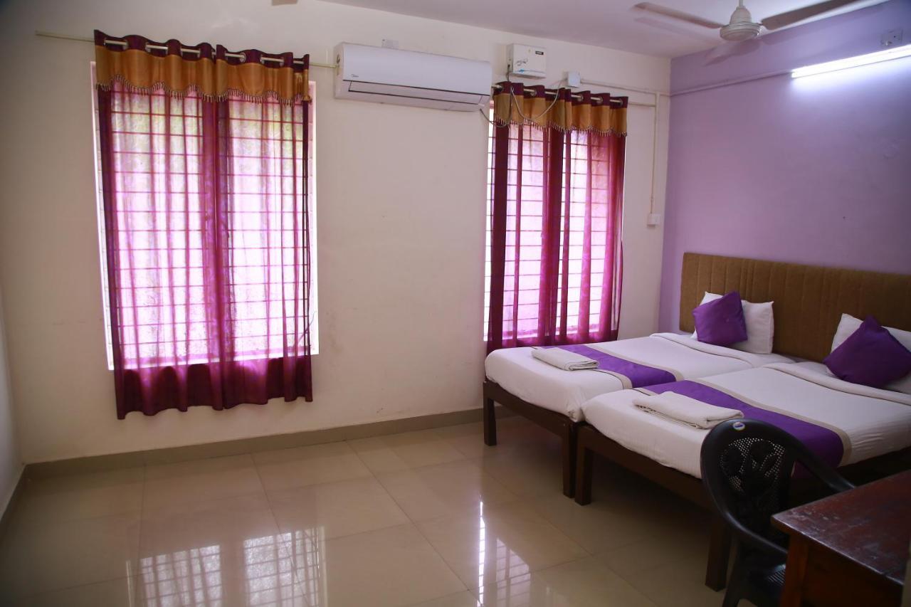 Hotel V Bee Plaza Thiruvananthapuram Exteriér fotografie