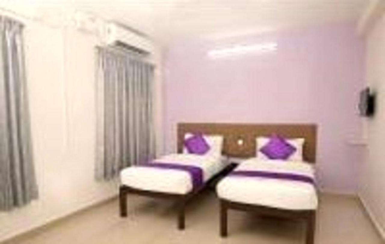 Hotel V Bee Plaza Thiruvananthapuram Exteriér fotografie