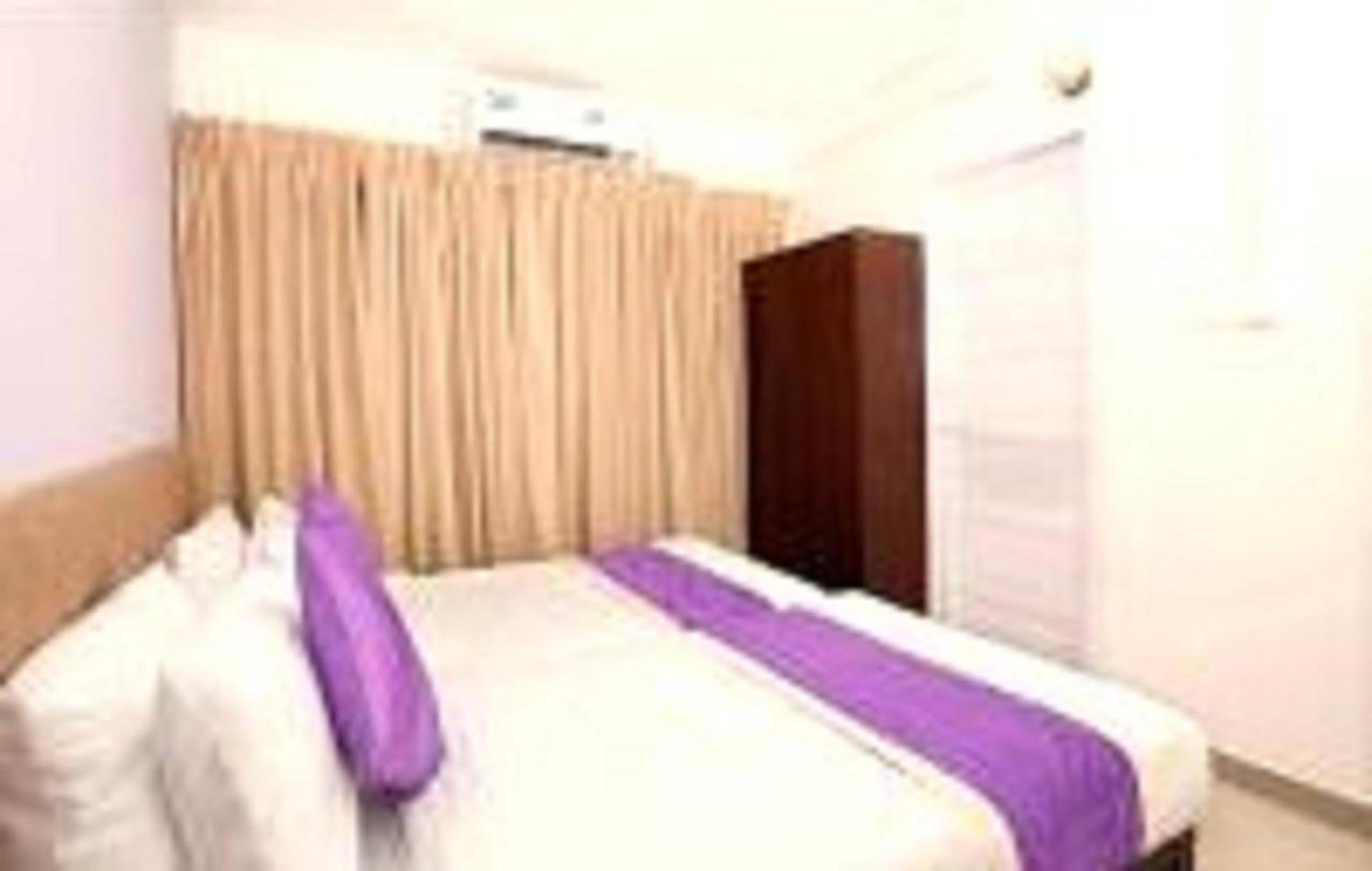 Hotel V Bee Plaza Thiruvananthapuram Exteriér fotografie